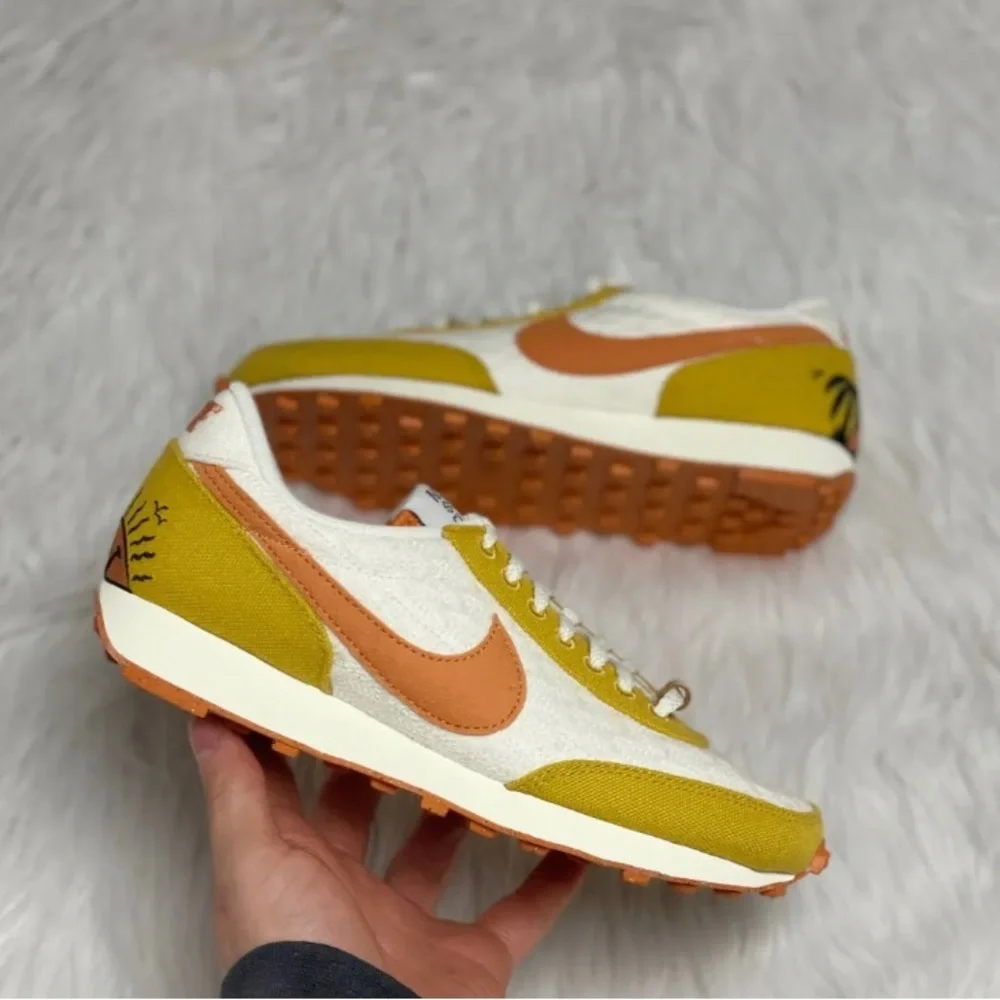 Brand new Nike Sz 8.5 Women Day break SE Sun Club Sail Hot Curry Casual Lifestyl